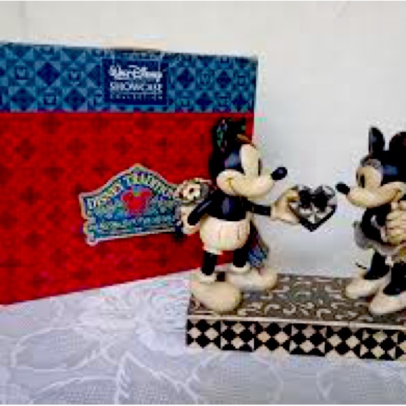 Jim Shore Disney Traditions 